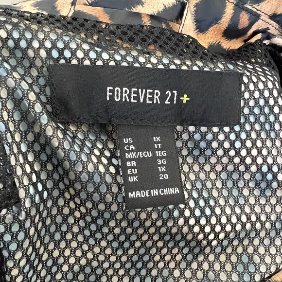 Forever 21 Cropped Leopard Print Windbreaker Jacket Size 1x - Picture 10 of 11